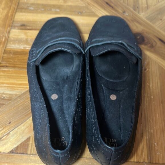 Louise et Cie Black Leather Flats with Quilted Design - Picture 4 of 8